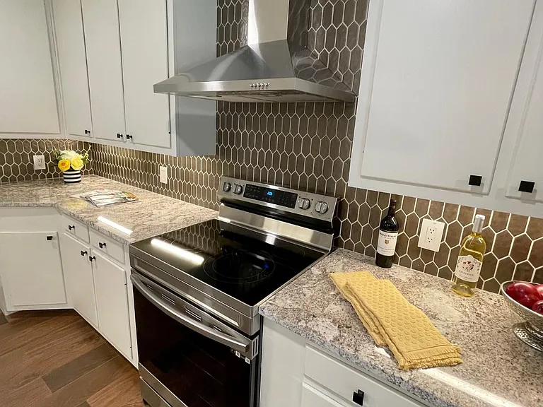 105 Montclair St — Photo 13