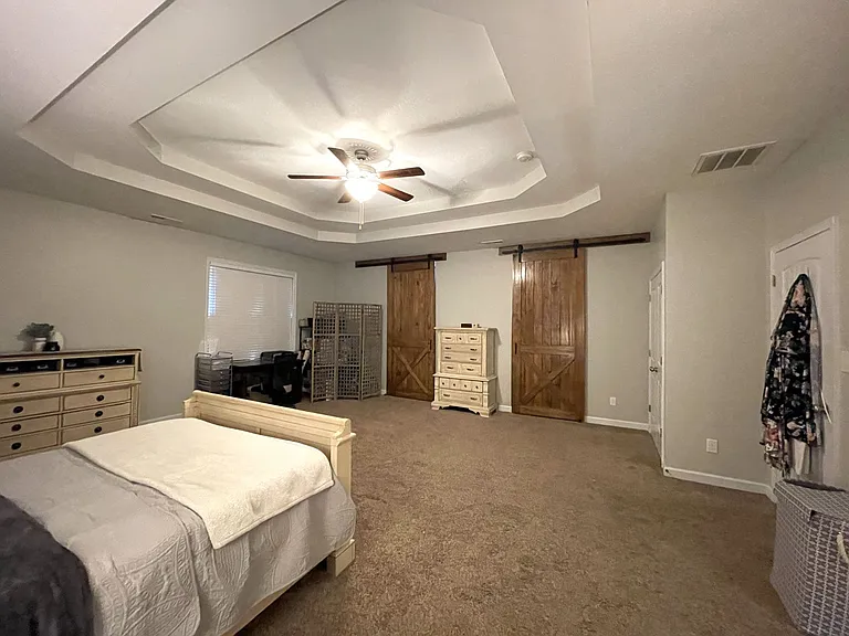 211 Seneca Ct — Photo 11