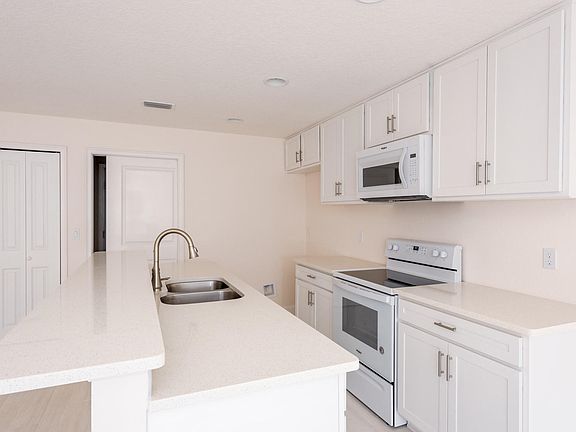 4th image of 5135 B Pineland Ave