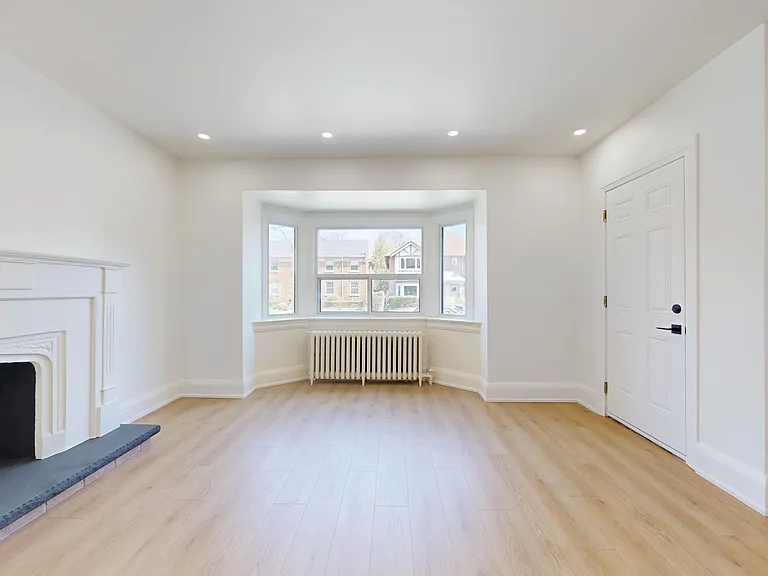 1214 Avenue Rd — Photo 28