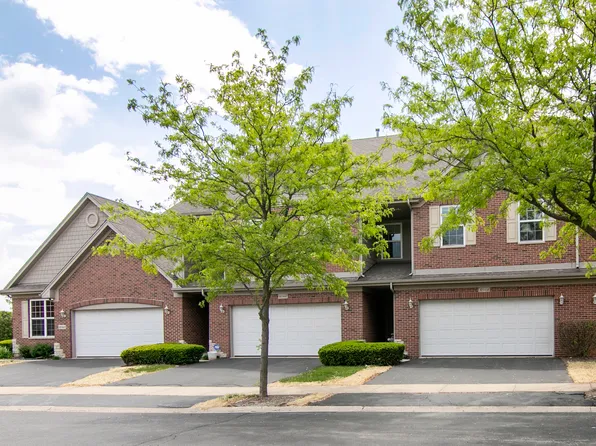 10S458 Carrington Circle A, Burr Ridge, IL 60527