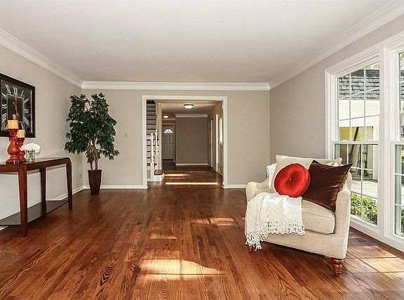 3rd image of 500 Stafford Ln