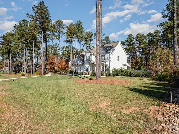 3rd image of 122 Sills Creek Ln