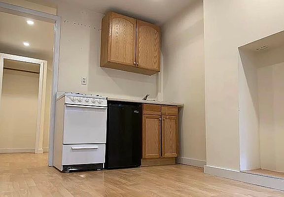 2nd image of 21 Essex St APT 4