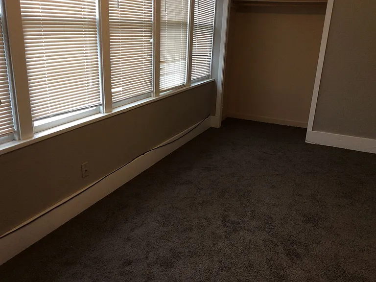 213 2nd Ave E — Photo 5