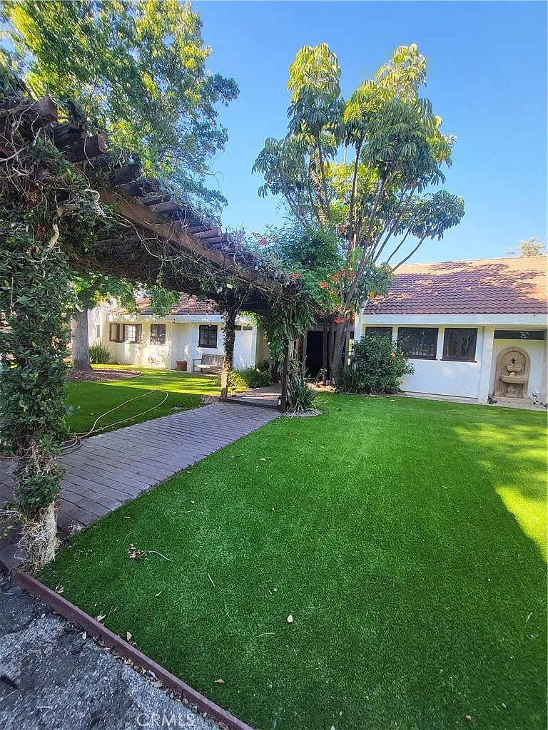 4 bed, 3217 sqft, $13,000 — Photo 1