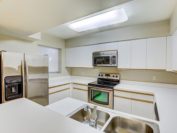 4th image of 4202 N Fairway Drive #4202