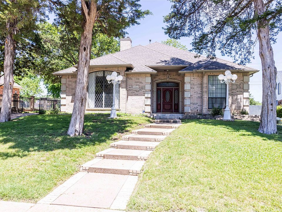 1st image of 1734 Crescent Ln
