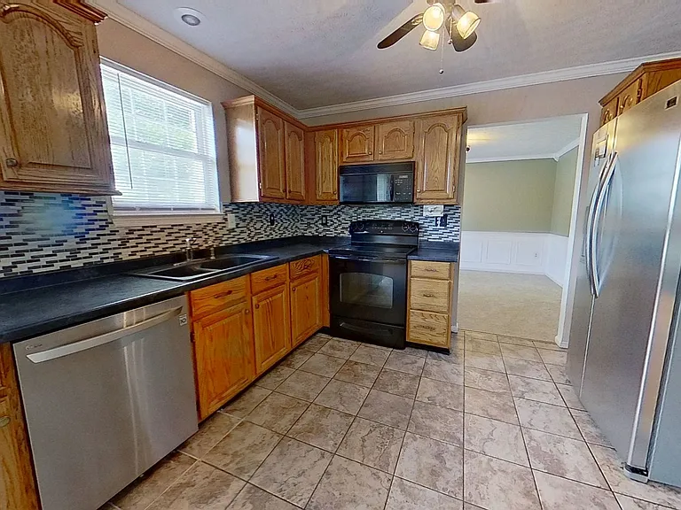 110 Hershey Cir — Photo 3