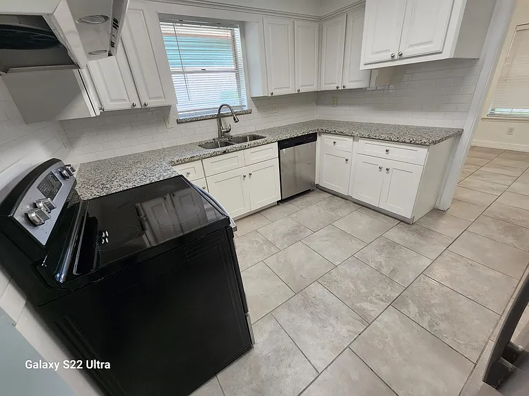 5835 Paisley St — Photo 4