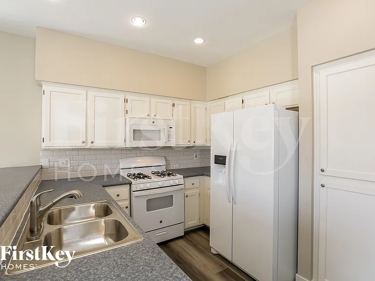 1336 Pacific Terrace Dr — Photo 6