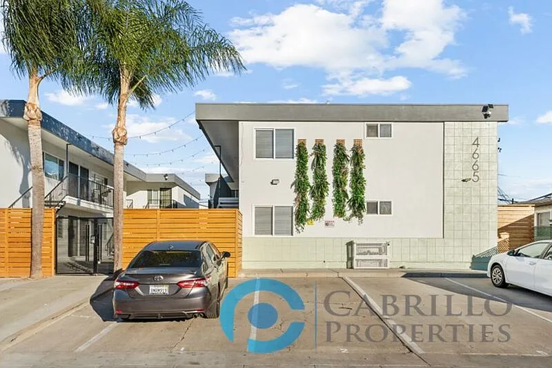 2 bed, 1.0 bath, $2,850 — Photo 2