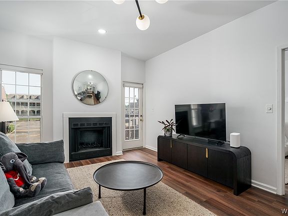 3rd image of 708 11th St APT 203