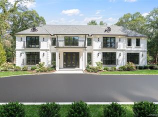 12 Quaker Ridge Dr, Brookville, NY 11545