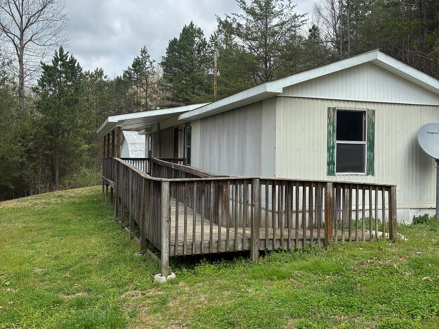 2400 Maple Creek Rd — Photo 2