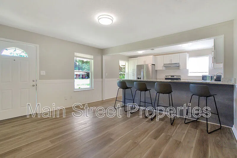 4 bed, 2.5 bath, 1764 sqft, $1,850 — Photo 3
