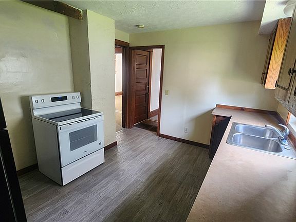 3rd image of 499 Gage St