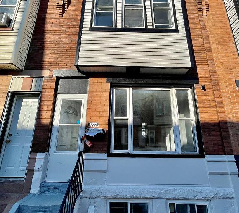 1st image of 1933 Clarence St