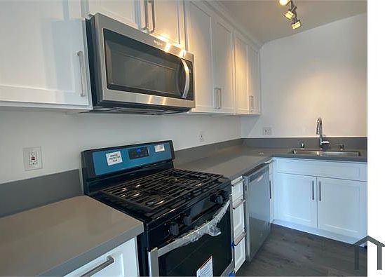 1st image of 6121 Crenshaw Blvd #1