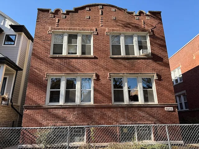 4140 N Mozart St #2W — Photo 2