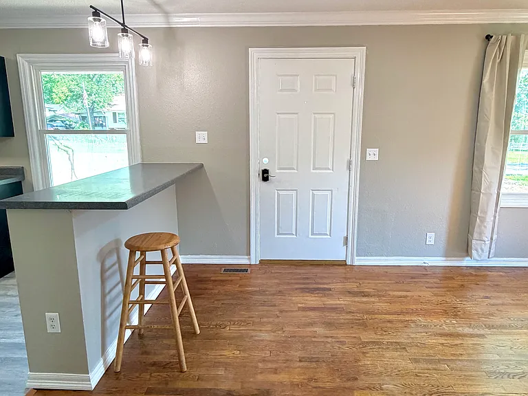 310 Defoe Cir — Photo 2