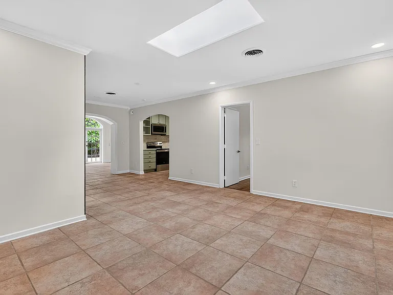 606 Paulina Rd — Photo 14