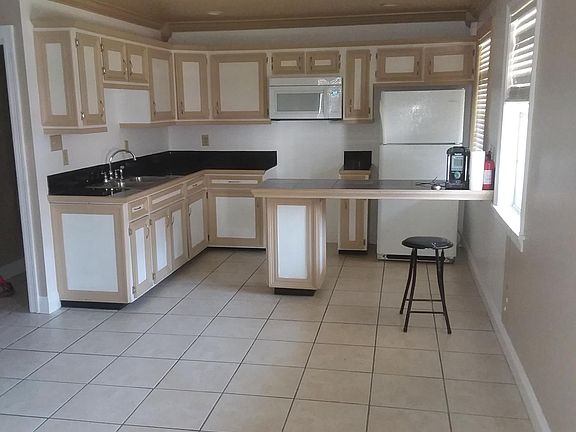 3rd image of 629 Alvar St #1-2