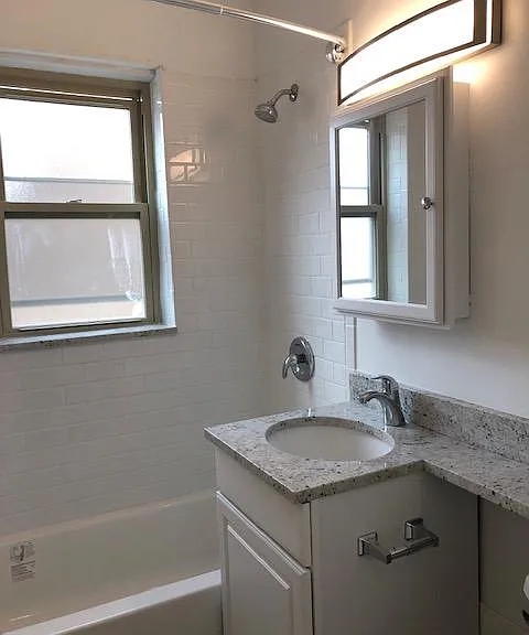 810 Clark St — Photo 10