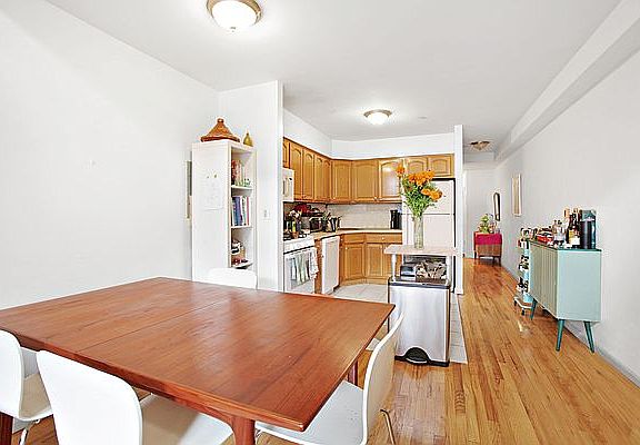 3rd image of 102 Clifton Pl APT 1A
