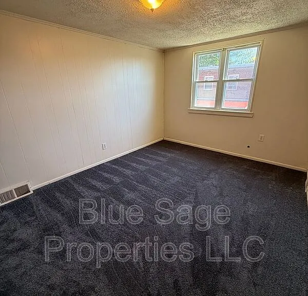 1427 Simpson St — Photo 9