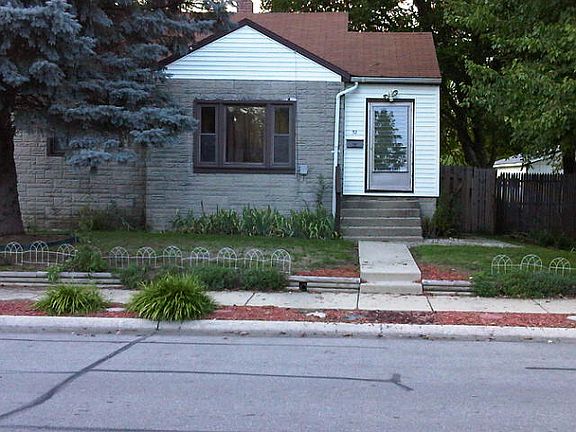 2nd image of 32 McKinley St