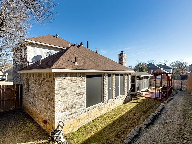 801 Steeps Ct — Photo 36