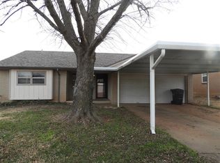 1004 NW 23rd St, Moore, OK 73160
