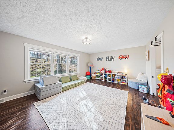 4th image of 4229 Timberline Dr