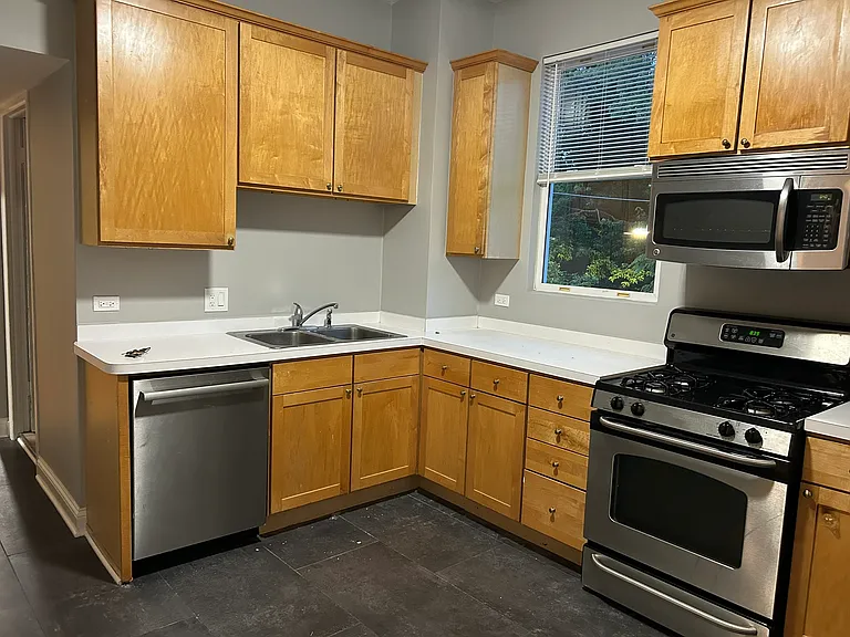 2101 W Montrose Ave #2 — Photo 11