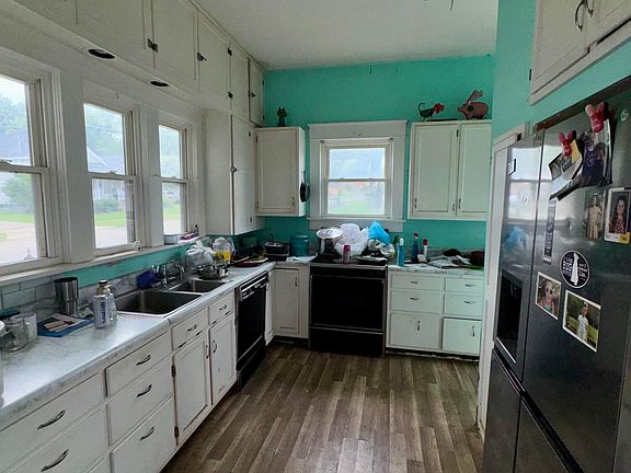 5th image of 128 N Elm Ave