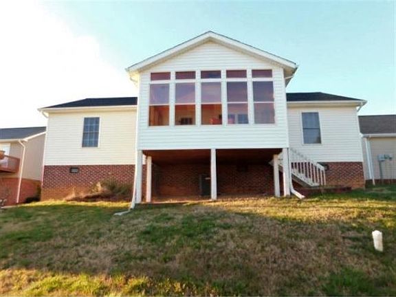 5th image of 211 Stone Edge Cir