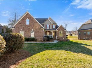 6702 Breeze Pointe Dr, Whitsett, NC 27377