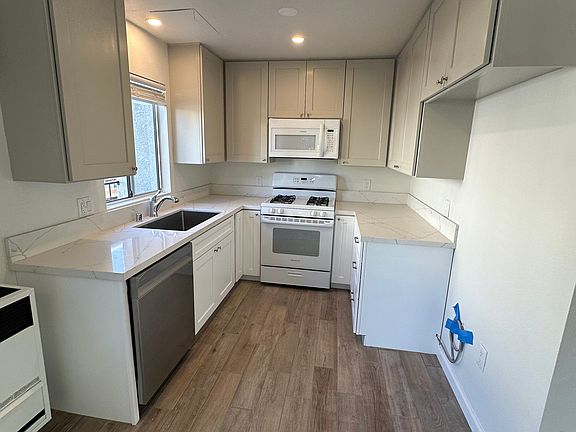 3rd image of 3320 Honolulu Ave #7