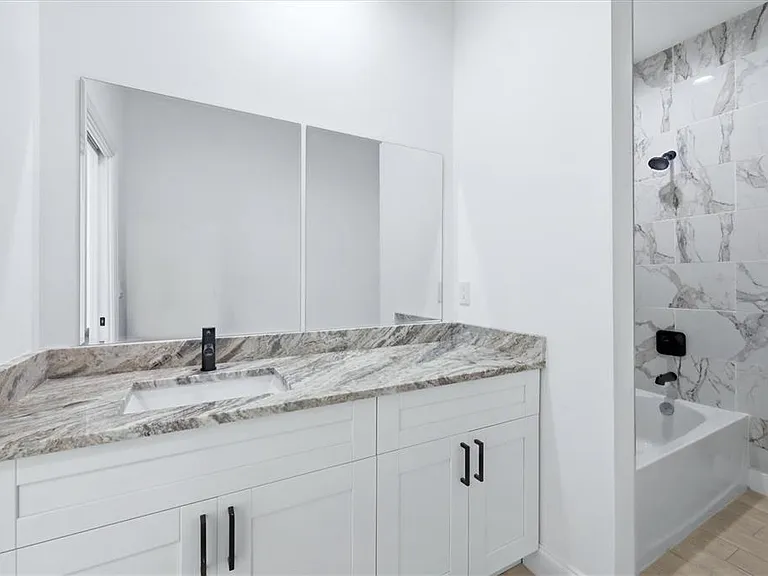 8 Bank Ct — Photo 21