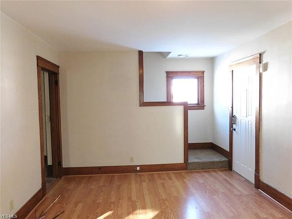 4th image of 1547 Larchmont Ave NE