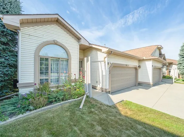 22 S Douglas Woods Park SE, Calgary, AB T2Z 2K6
