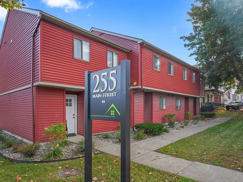 255 Main St