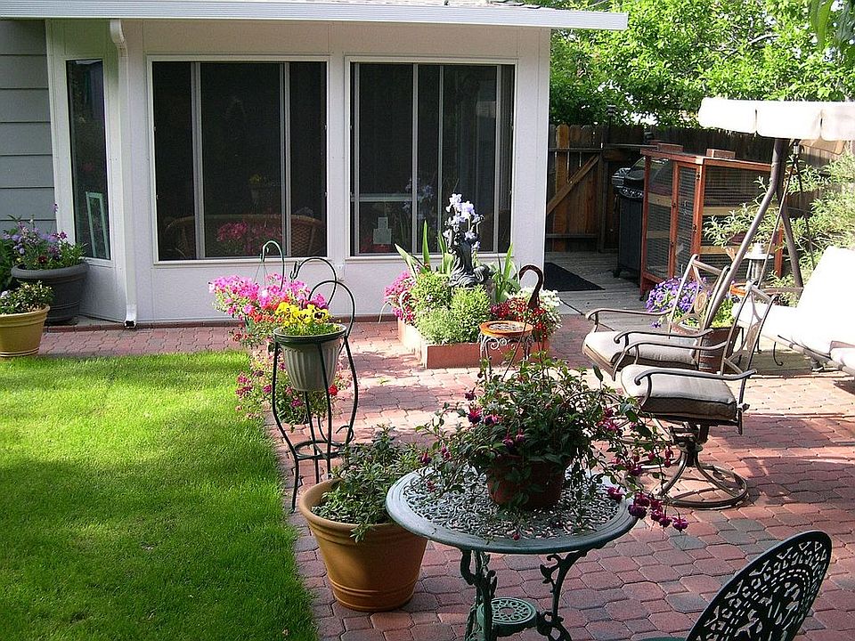 2nd image of 900 Terrace St