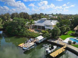725 Mangrove Point Rd, Sarasota, FL 34242