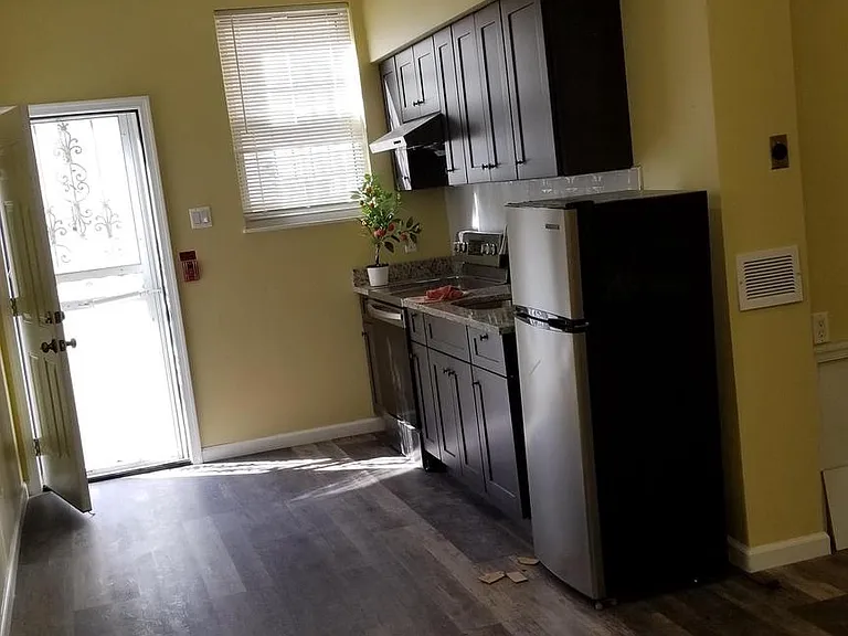 1120 Locust St #101 — Photo 2