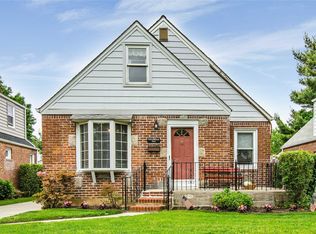 363 Emory Rd, Mineola, NY 11501