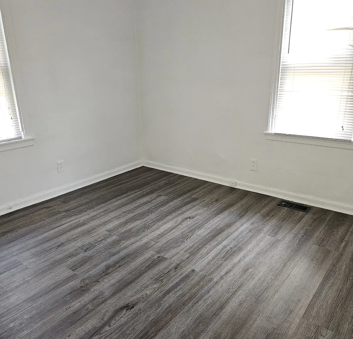 2 bed, 1.0 bath, 672 sqft, $900 — Photo 3