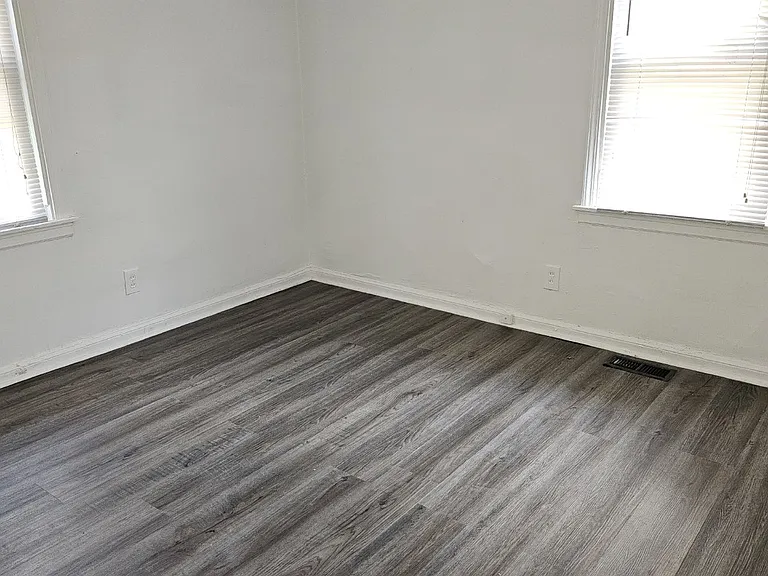 300 Leland Ave — Photo 3