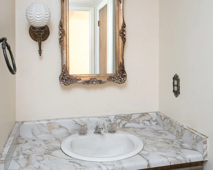 1813 Girard Blvd NE #11 — Photo 16